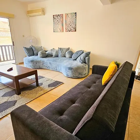 Sky Way Apartment, 150m From Chabad Lubavitch Апартаменты Ларнака