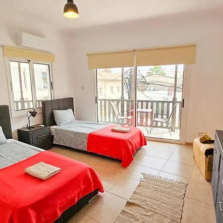 Sky Way Apartment, 150m From Chabad Lubavitch Διαμέρισμα Λάρνακα